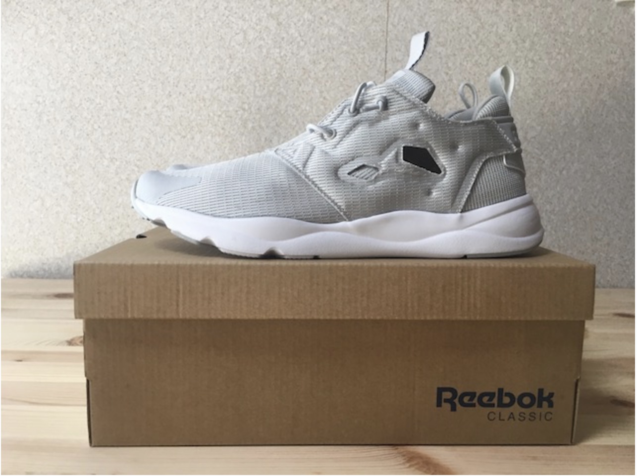 リーボック フューリーライトの新品